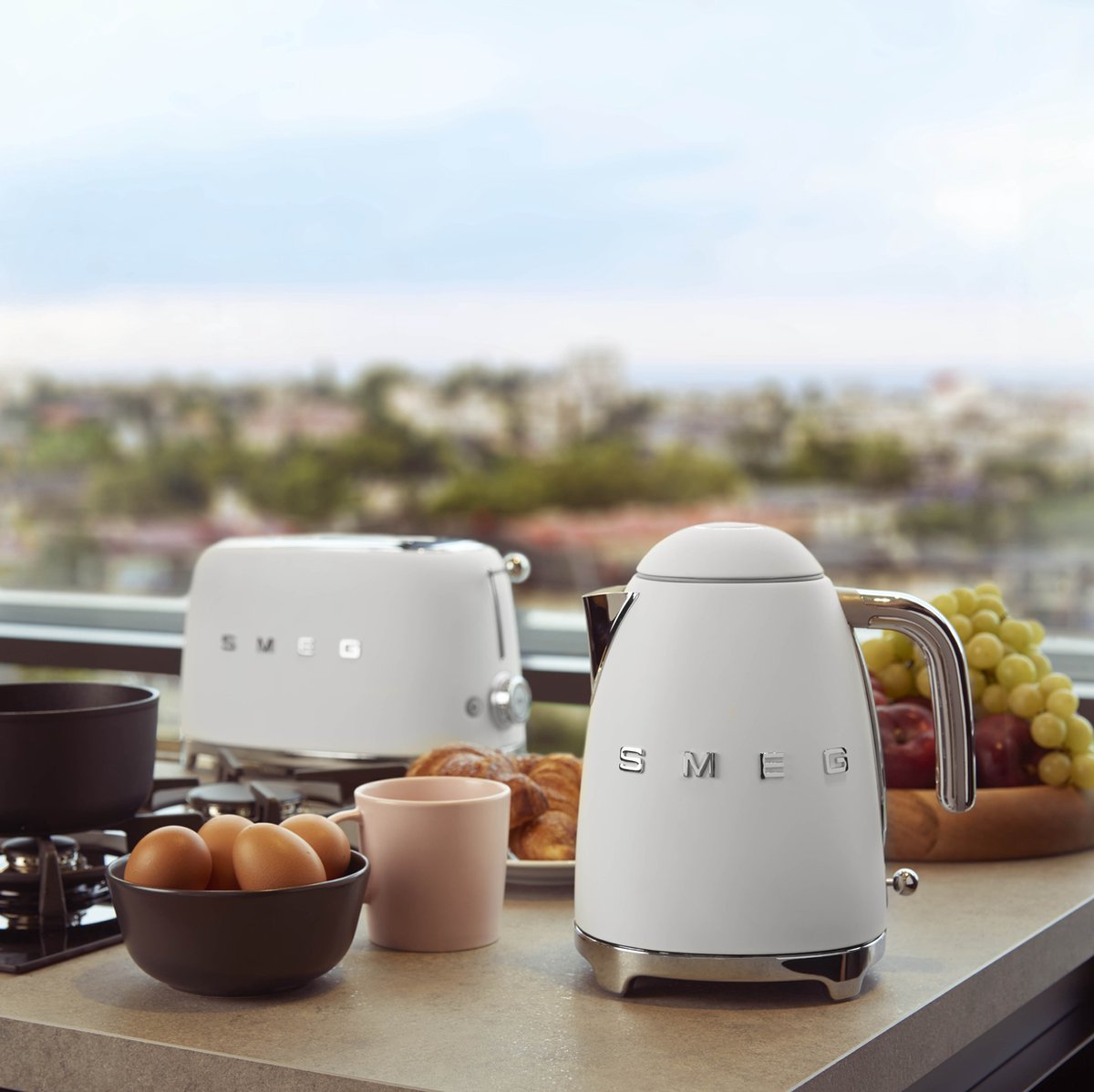 Ấm siêu tốc Smeg KLF03WHMEU màu TRẮNG